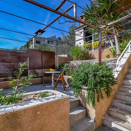 Studio Fabjanac Apartment Trogir